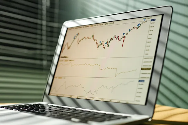 Close-up of a laptop displaying stock market data and graphs in an office setting. Nine campaign measurement examples: which ones are worth adapting