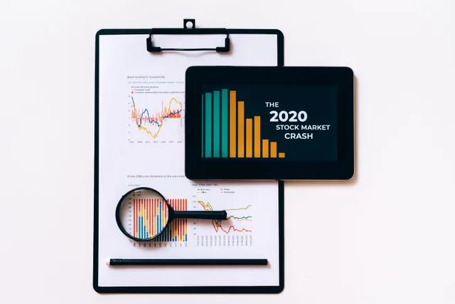 Tablet and clipboard with charts illustrating the 2020 stock market crash. Straight answers to the campaign measurement questions